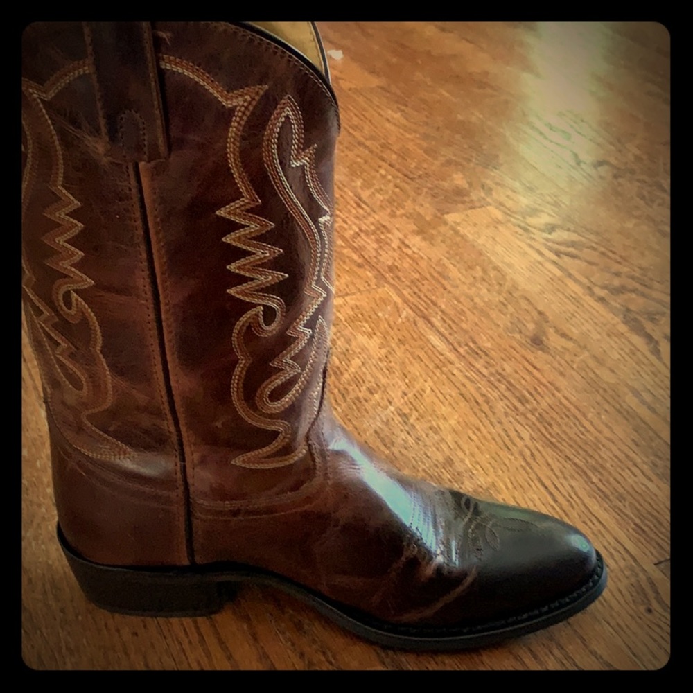 Smoky email and boots